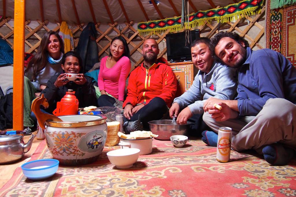 Top Tour & Guesthouse Mongolia Улан-Батор Экстерьер фото